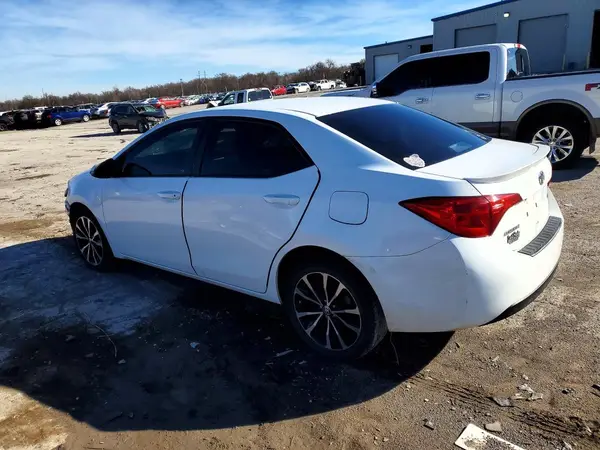5YFBURHE4HP677684 2017 TOYOTA COROLLA - Image 2