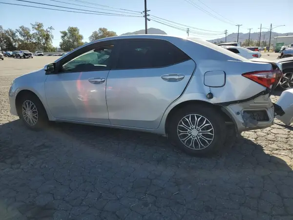 5YFBURHE4HP677846 2017 TOYOTA COROLLA - Image 2