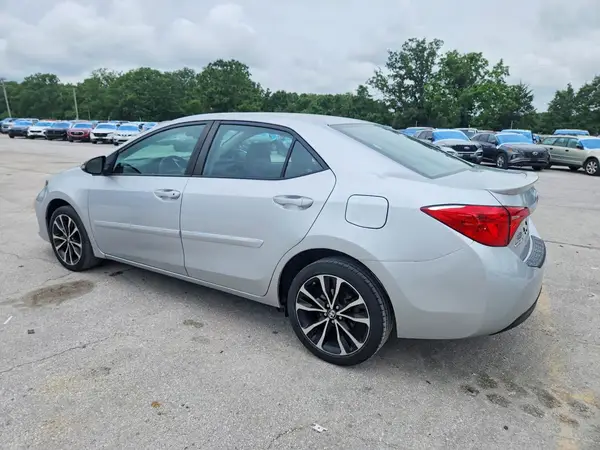 5YFBURHE4HP677944 2017 TOYOTA COROLLA - Image 2