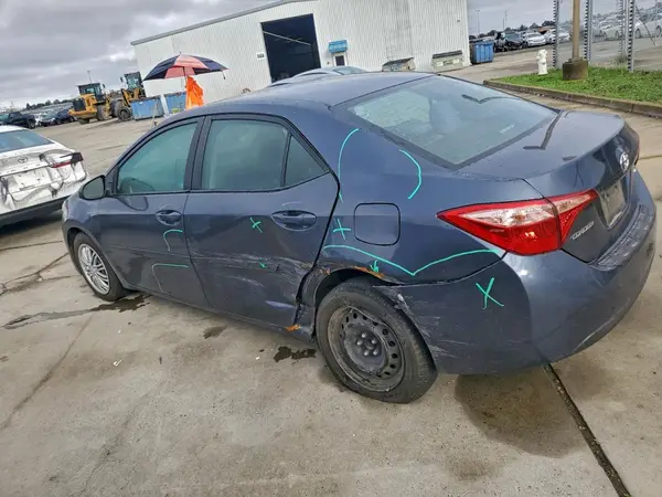 5YFBURHE4HP678396 2017 TOYOTA COROLLA - Image 2
