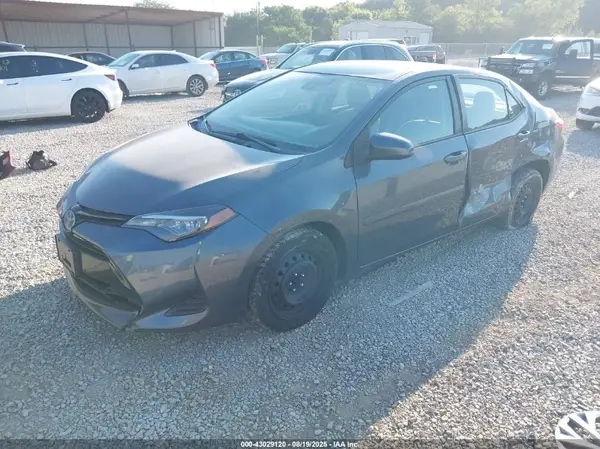5YFBURHE4HP678673 2017 TOYOTA COROLLA - Image 2