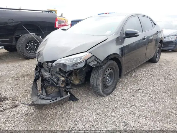 5YFBURHE4HP679130 2017 TOYOTA COROLLA - Image 2