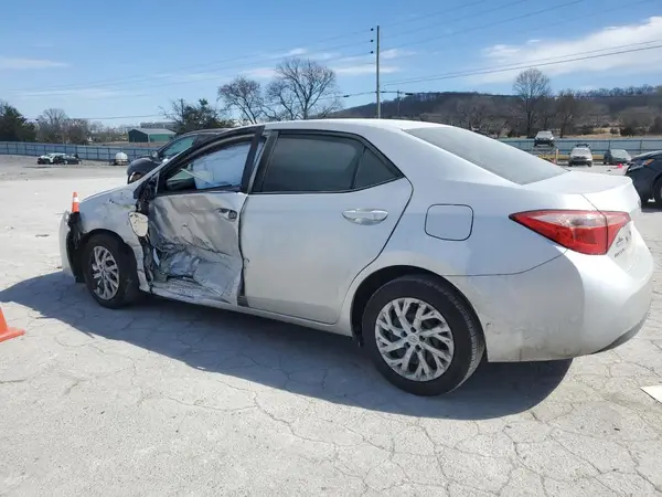 5YFBURHE4HP680004 2017 TOYOTA COROLLA - Image 2