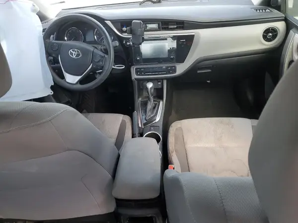 5YFBURHE4HP680004 2017 TOYOTA COROLLA - Image 8