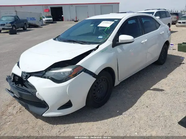 5YFBURHE4HP681282 2017 TOYOTA COROLLA - Image 2