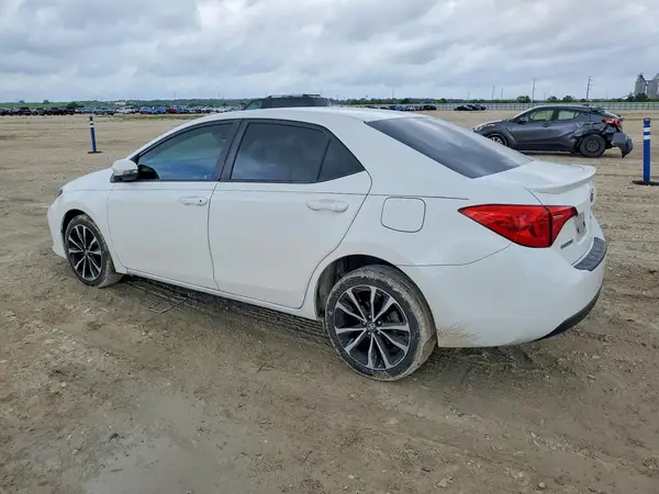 5YFBURHE4HP684215 2017 TOYOTA COROLLA - Image 2