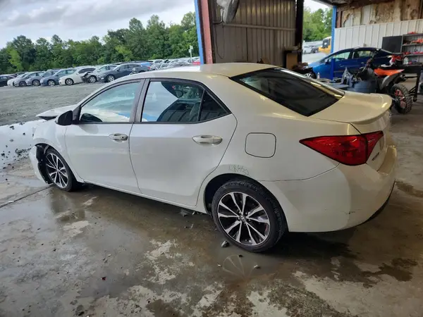 5YFBURHE4HP684800 2017 TOYOTA COROLLA - Image 2