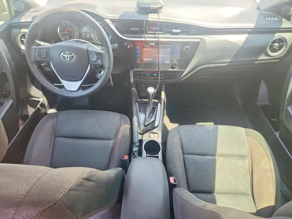 5YFBURHE4HP685574 2017 TOYOTA COROLLA - Image 8
