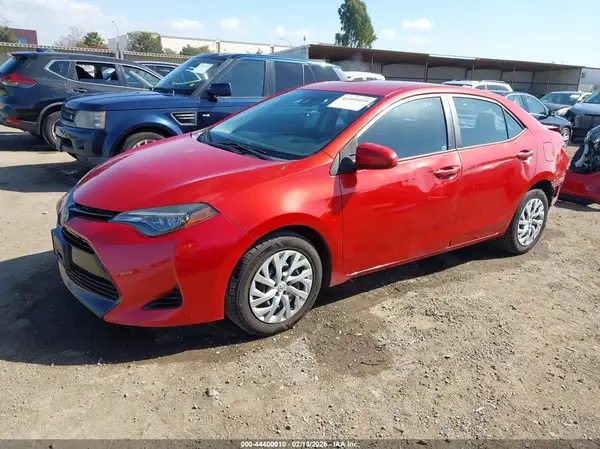 5YFBURHE4HP686613 2017 TOYOTA COROLLA - Image 2