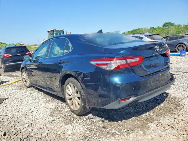 5YFBURHE4HP686823 2017 TOYOTA COROLLA - Image 2