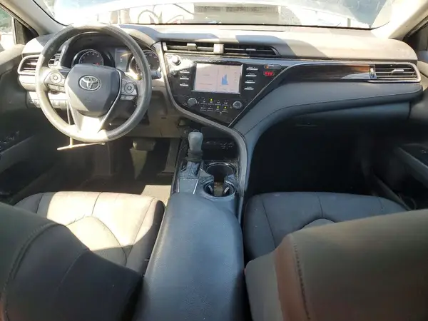5YFBURHE4HP686823 2017 TOYOTA COROLLA - Image 8