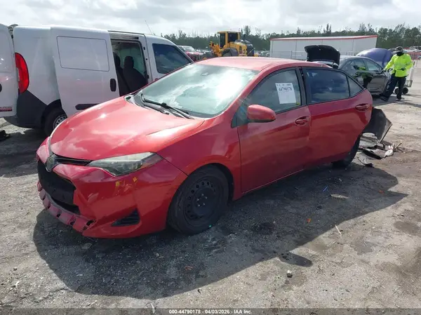5YFBURHE4HP687566 2017 TOYOTA COROLLA - Image 2