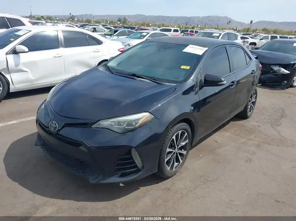 5YFBURHE4HP691097 2017 TOYOTA COROLLA - Image 2
