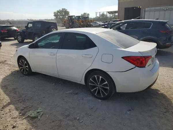 5YFBURHE4HP693884 2017 TOYOTA COROLLA - Image 2