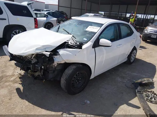 5YFBURHE4HP693965 2017 TOYOTA COROLLA - Image 2