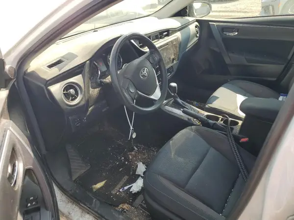 5YFBURHE4HP695120 2017 TOYOTA COROLLA - Image 8