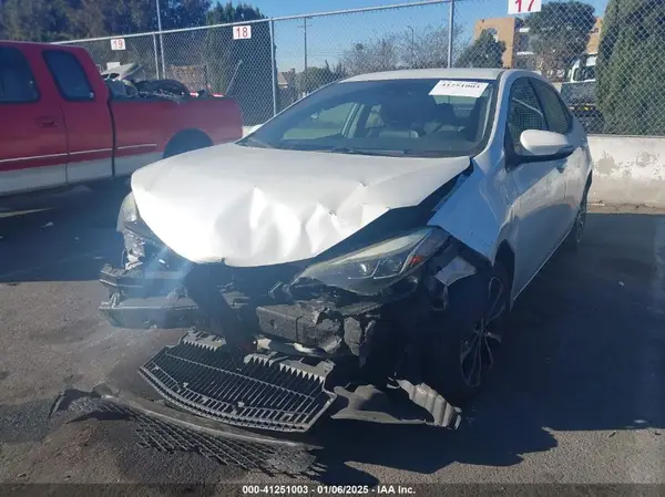 5YFBURHE4HP695389 2017 TOYOTA COROLLA - Image 2