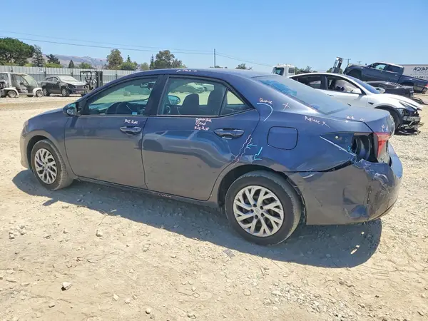 5YFBURHE4HP695439 2017 TOYOTA COROLLA - Image 2
