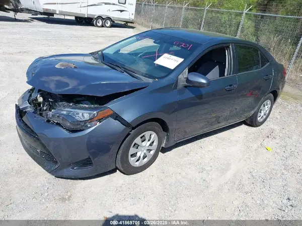 5YFBURHE4HP695571 2017 TOYOTA COROLLA - Image 2