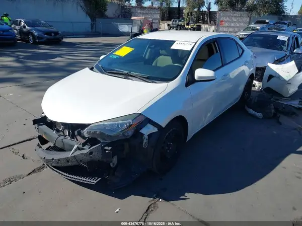 5YFBURHE4HP695635 2017 TOYOTA COROLLA - Image 2