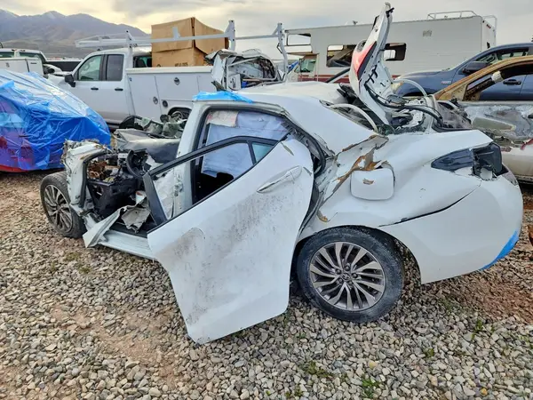 5YFBURHE4HP698793 2017 TOYOTA COROLLA - Image 2