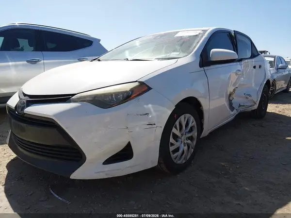 5YFBURHE4HP698955 2017 TOYOTA COROLLA - Image 2