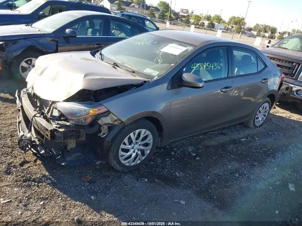 5YFBURHE4HP698972 2017 TOYOTA COROLLA - Image 2