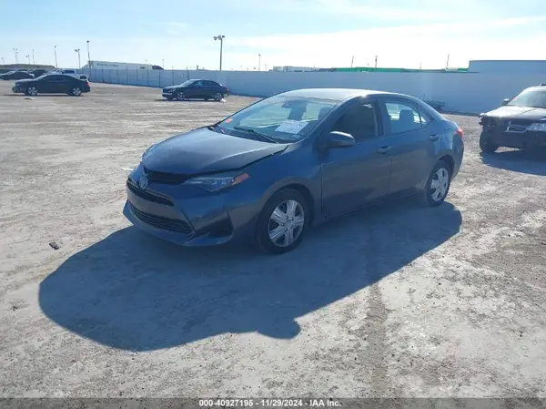 5YFBURHE4HP699118 2017 TOYOTA COROLLA - Image 2