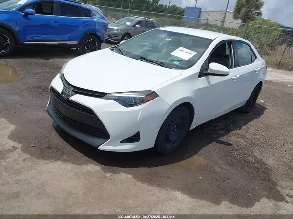 5YFBURHE4HP700008 2017 TOYOTA COROLLA - Image 2