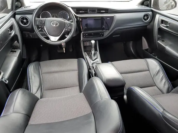 5YFBURHE4HP700901 2017 TOYOTA COROLLA - Image 8