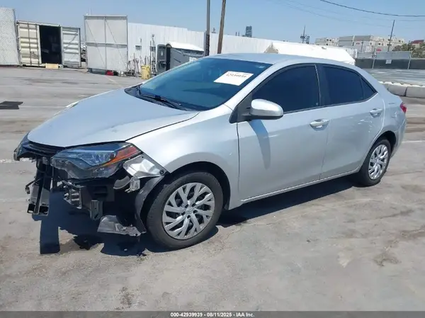 5YFBURHE4HP702213 2017 TOYOTA COROLLA - Image 2