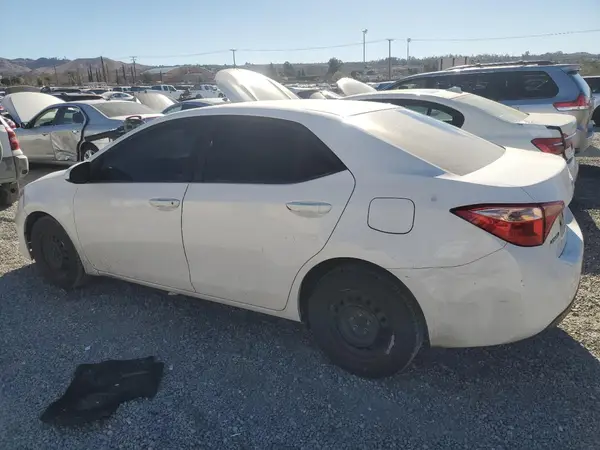 5YFBURHE4HP702292 2017 TOYOTA COROLLA - Image 2