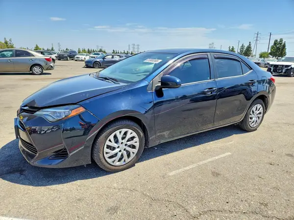 5YFBURHE4HP704026 2017 TOYOTA COROLLA - Image 1
