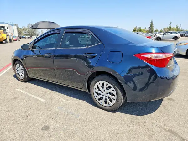 5YFBURHE4HP704026 2017 TOYOTA COROLLA - Image 2