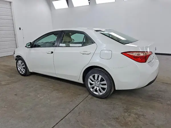 5YFBURHE4HP704351 2017 TOYOTA COROLLA - Image 2