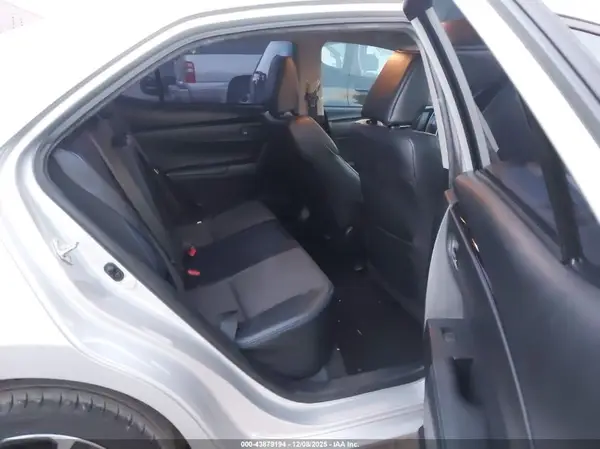 5YFBURHE4HP704768 2017 TOYOTA COROLLA - Image 8