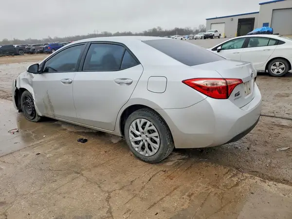 5YFBURHE4HP705354 2017 TOYOTA COROLLA - Image 2