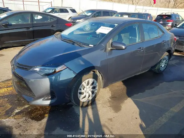 5YFBURHE4HP706374 2017 TOYOTA COROLLA - Image 2