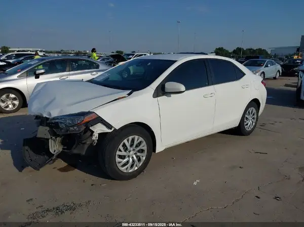 5YFBURHE4HP707590 2017 TOYOTA COROLLA - Image 2