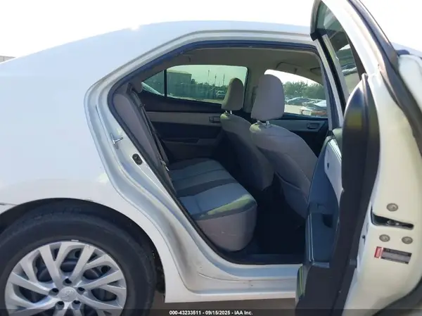 5YFBURHE4HP707590 2017 TOYOTA COROLLA - Image 8