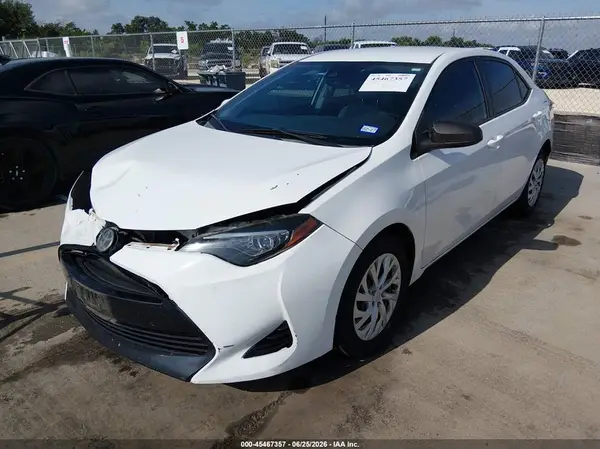 5YFBURHE4HP709078 2017 TOYOTA COROLLA - Image 2