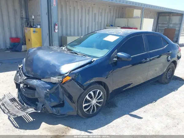 5YFBURHE4HP709601 2017 TOYOTA COROLLA - Image 2