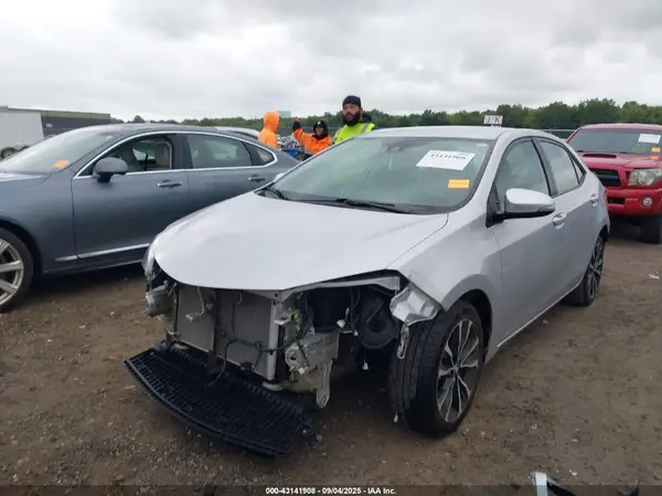 5YFBURHE4HP712093 2017 TOYOTA COROLLA - Image 2