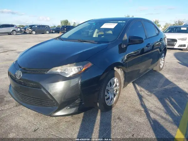 5YFBURHE4HP712157 2017 TOYOTA COROLLA - Image 2
