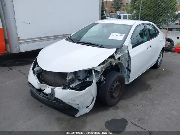 5YFBURHE4HP712238 2017 TOYOTA COROLLA - Image 2