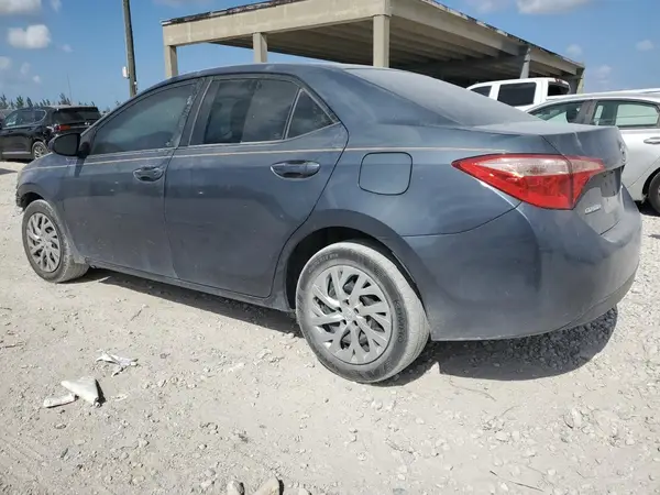 5YFBURHE4HP715673 2017 TOYOTA COROLLA - Image 2