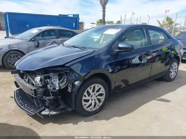 5YFBURHE4HP717035 2017 TOYOTA COROLLA - Image 2
