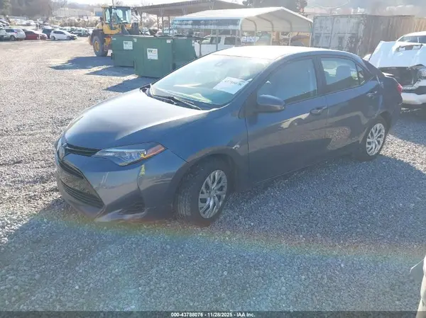 5YFBURHE4HP717987 2017 TOYOTA COROLLA - Image 2