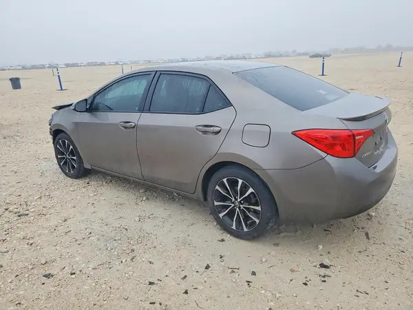5YFBURHE4HP719125 2017 TOYOTA COROLLA - Image 2