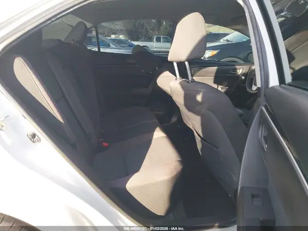5YFBURHE4HP719240 2017 TOYOTA COROLLA - Image 8